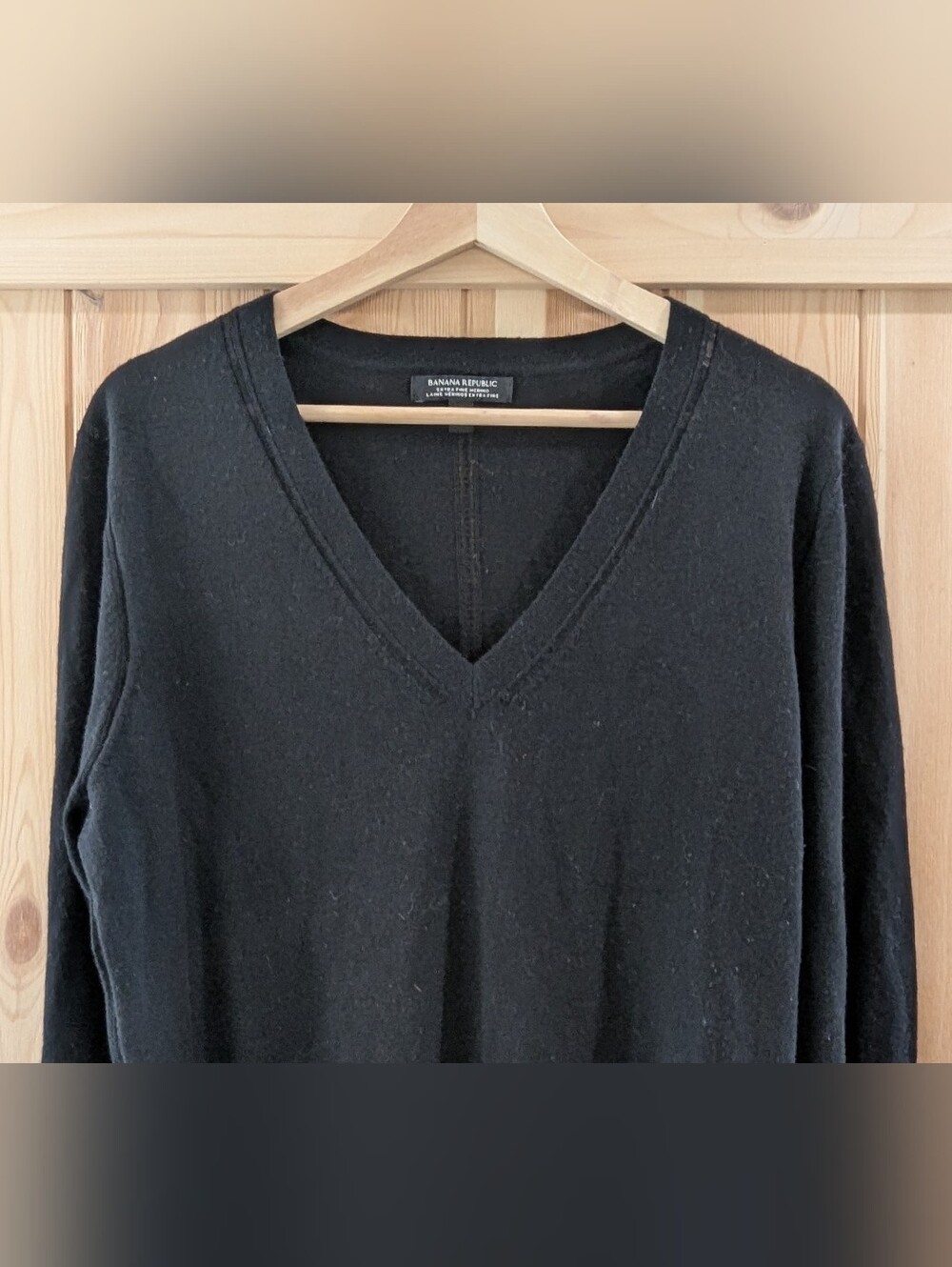 Banana Republic 100% Merino Wool V-Neck Sweater - Picture 3 of 9